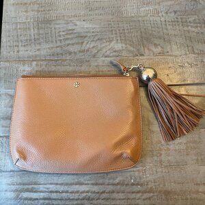 Tory Burch Beige Leather Clutch – Lightly Used, Elegant & Chic!